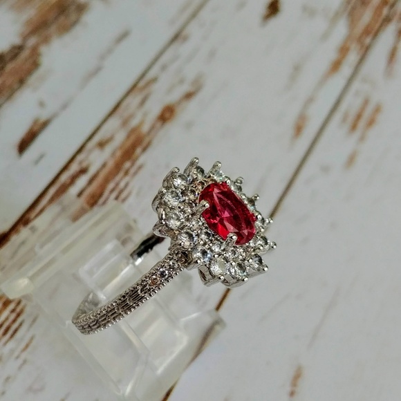 Sparkling Red Stone Ring - Picture 5 of 6